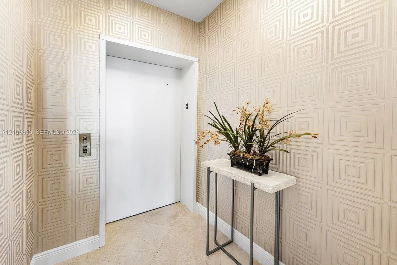 530 Ocean Drive #405