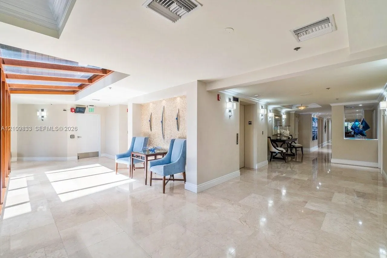 530 Ocean Drive #405