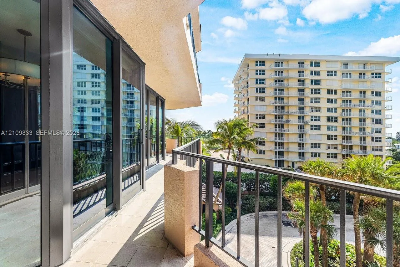 530 Ocean Drive #405
