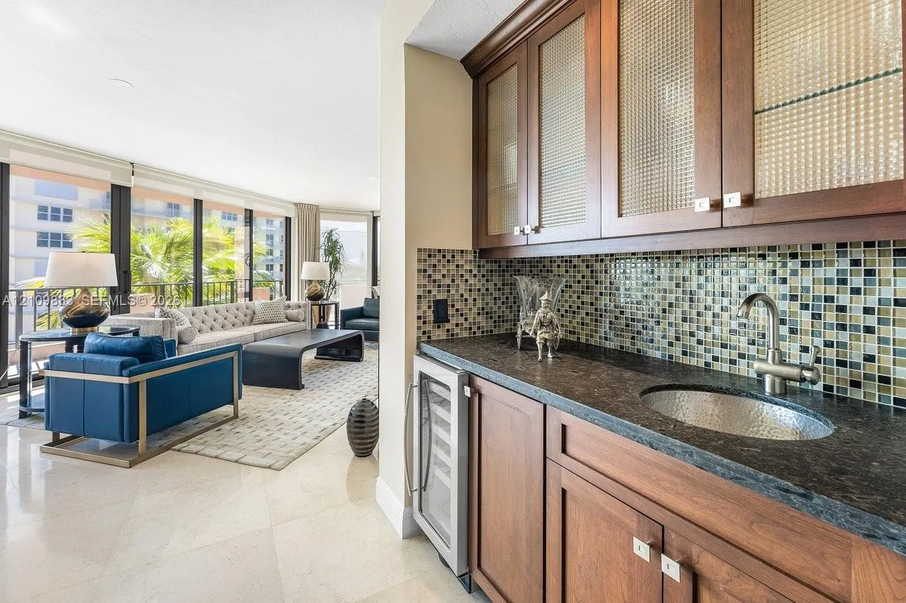 530 Ocean Drive #405
