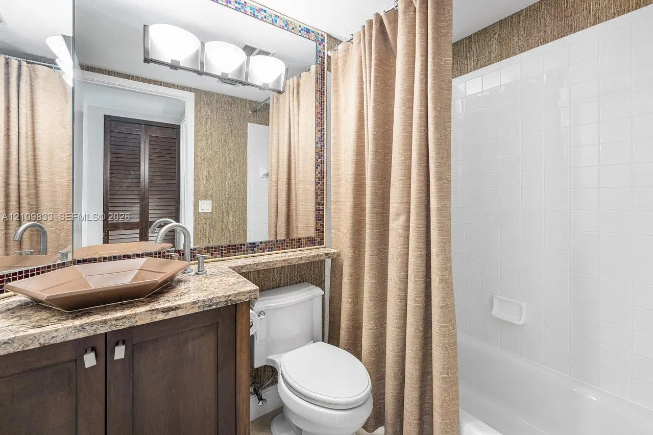 530 Ocean Drive #405