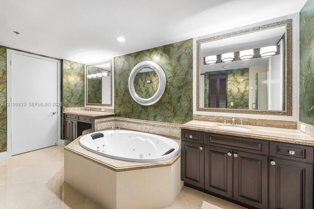 530 Ocean Drive #405