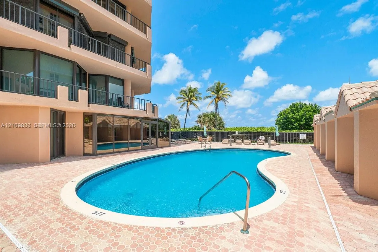 530 Ocean Drive #405