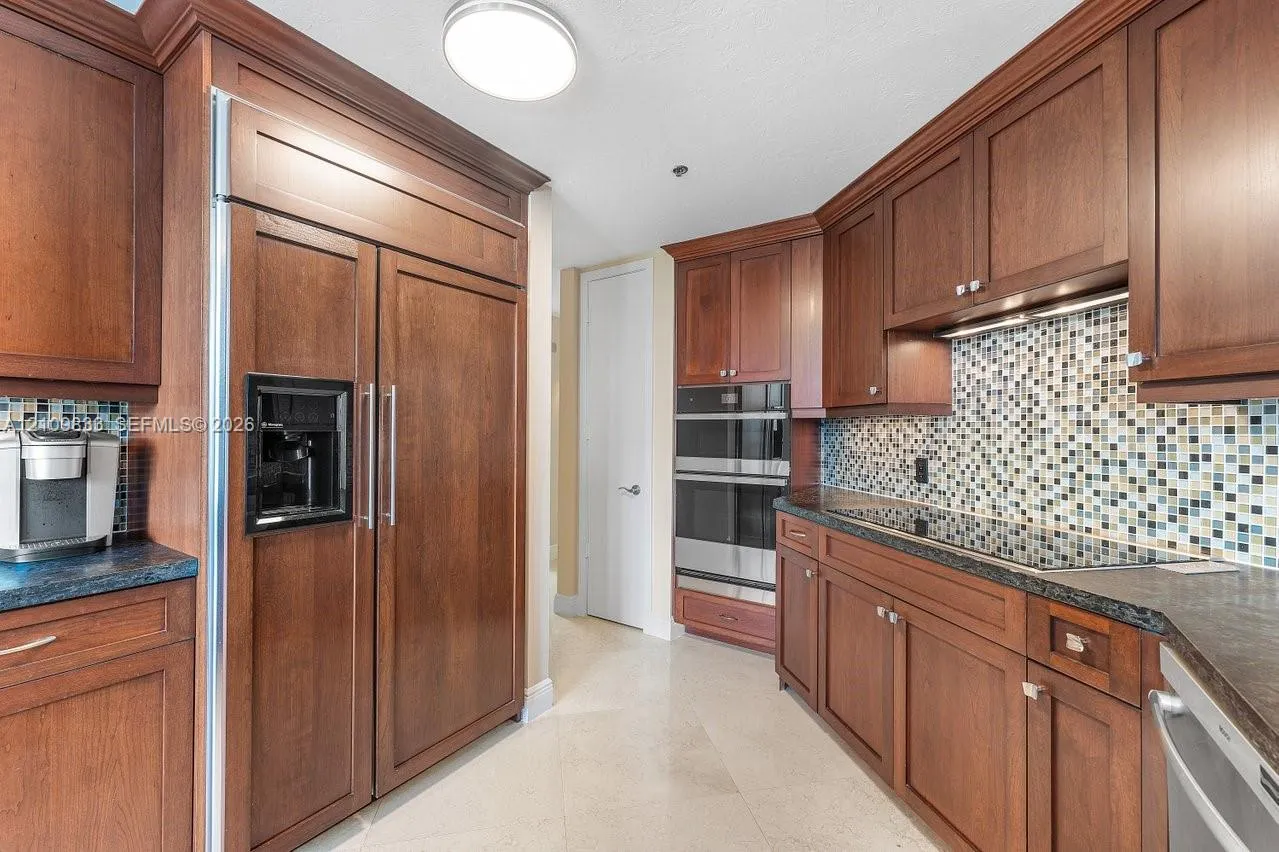 530 Ocean Drive #405