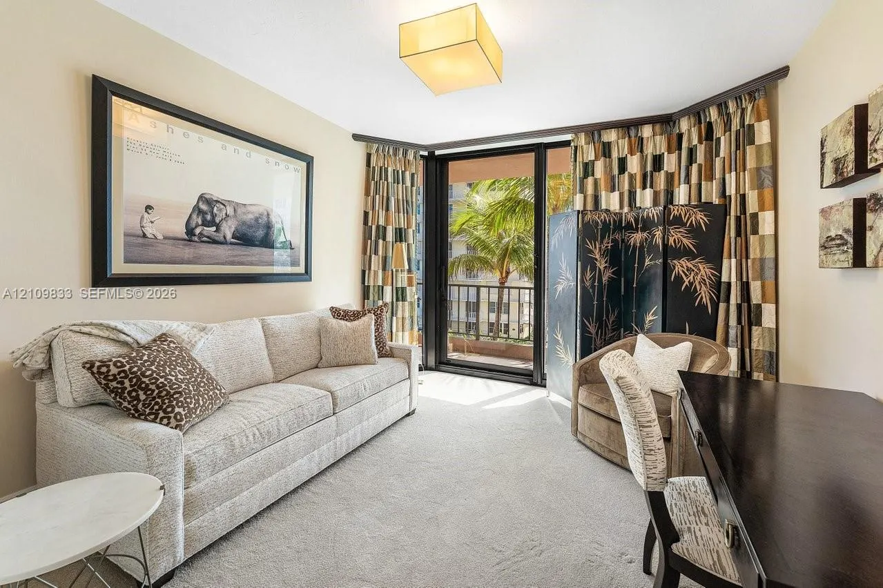 530 Ocean Drive #405