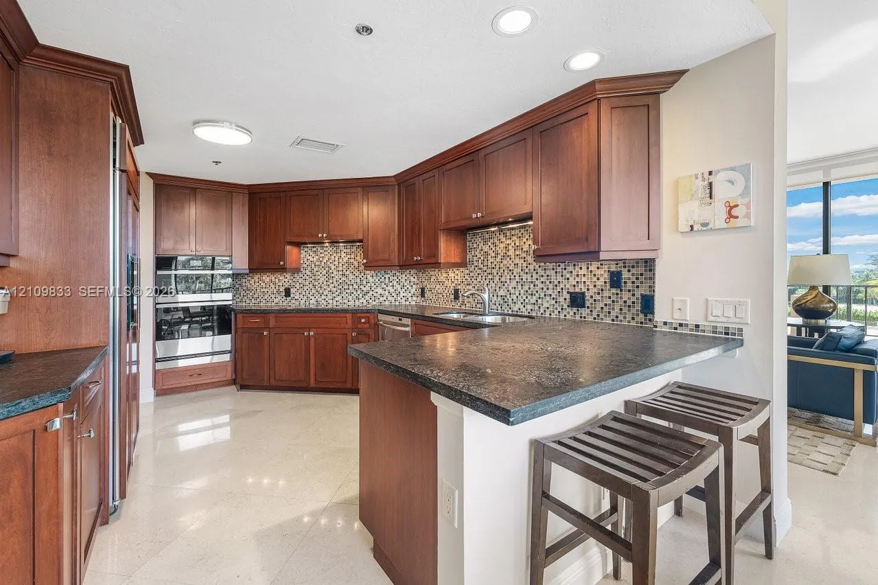 530 Ocean Drive #405