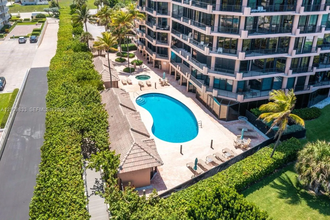 530 Ocean Drive #405
