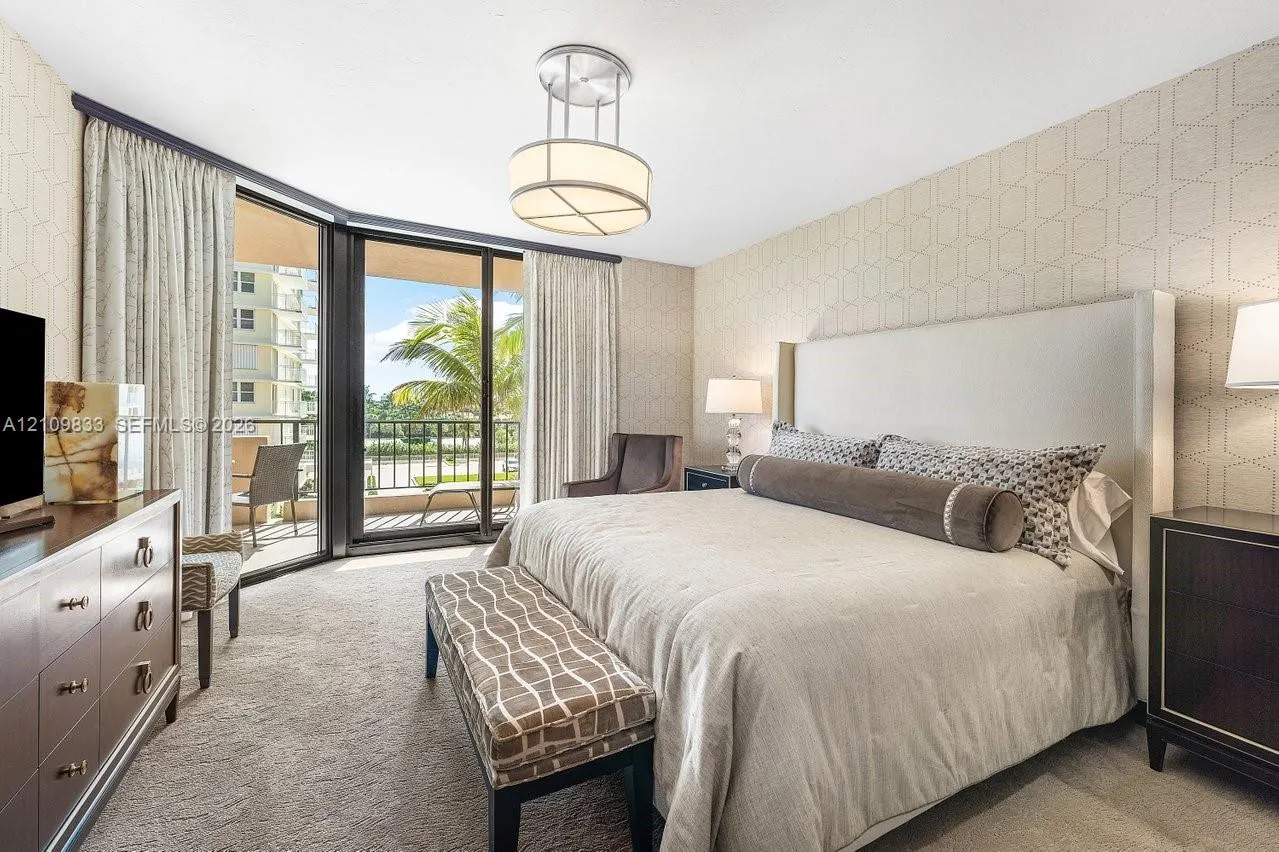 530 Ocean Drive #405