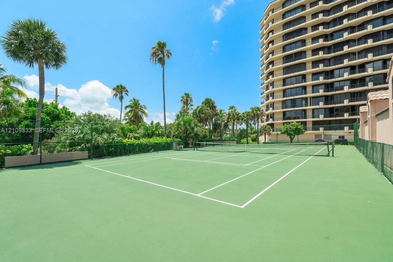 530 Ocean Drive #405