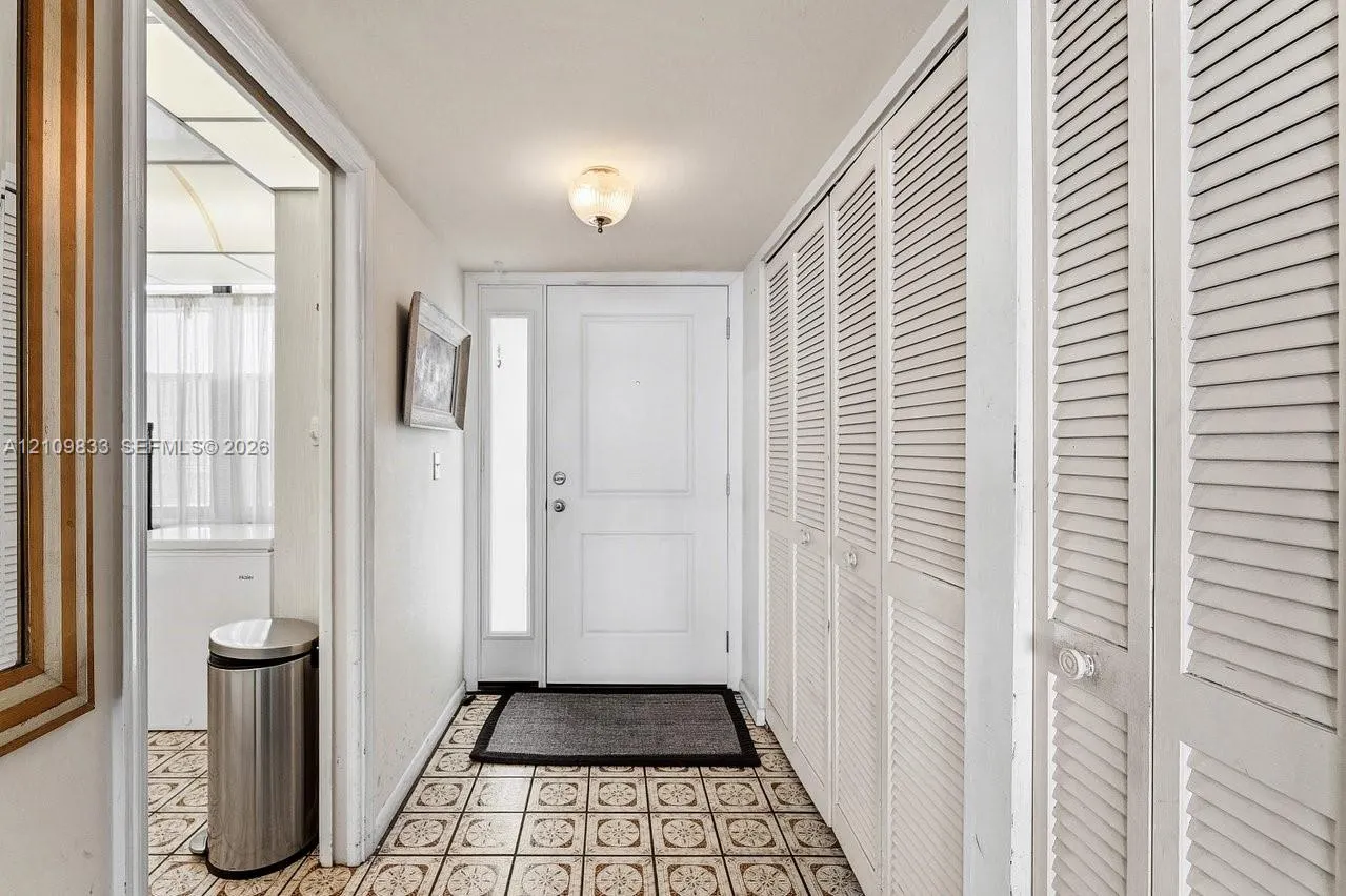 530 Ocean Drive #405