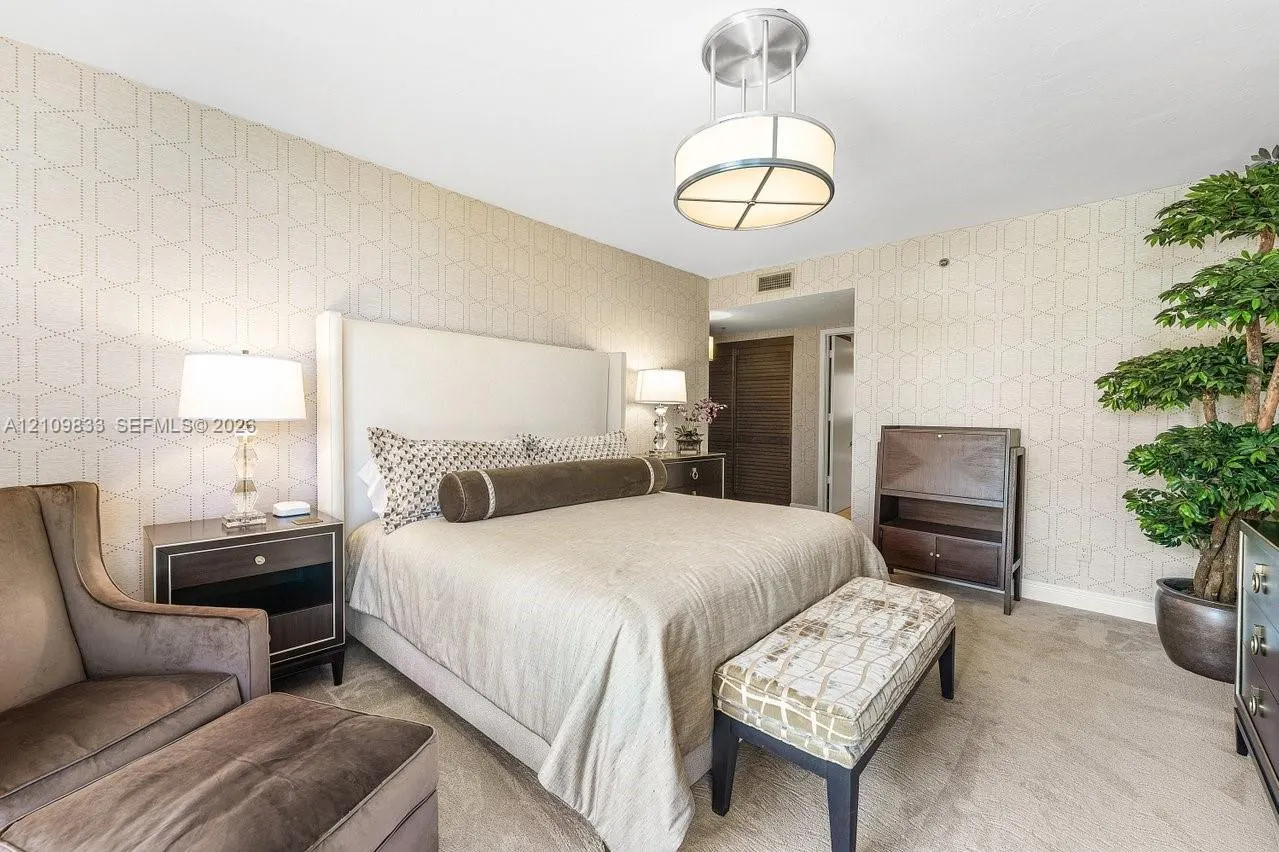 530 Ocean Drive #405