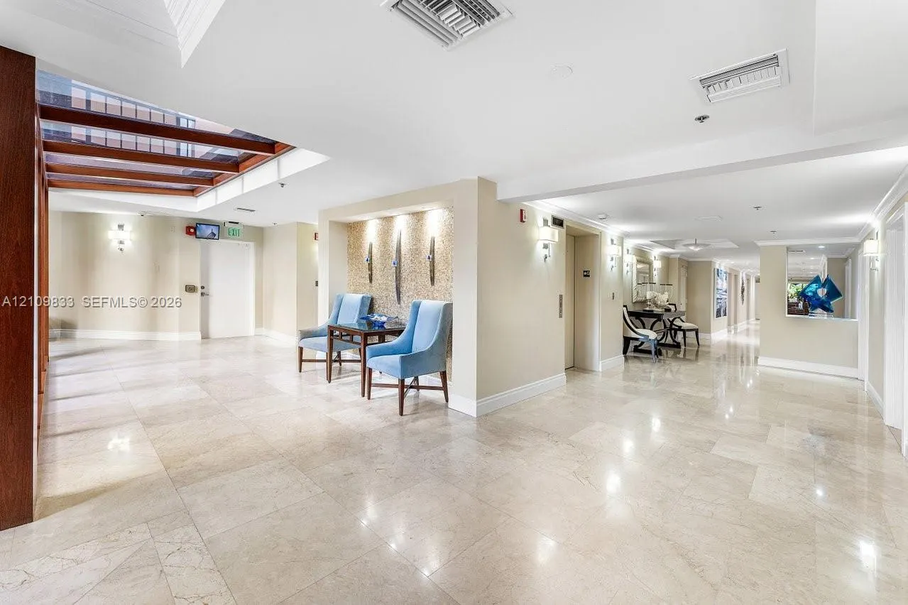 530 Ocean Drive #405