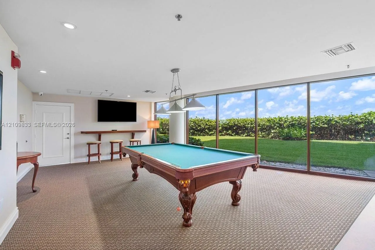 530 Ocean Drive #405