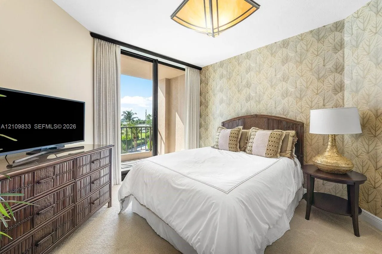 530 Ocean Drive #405