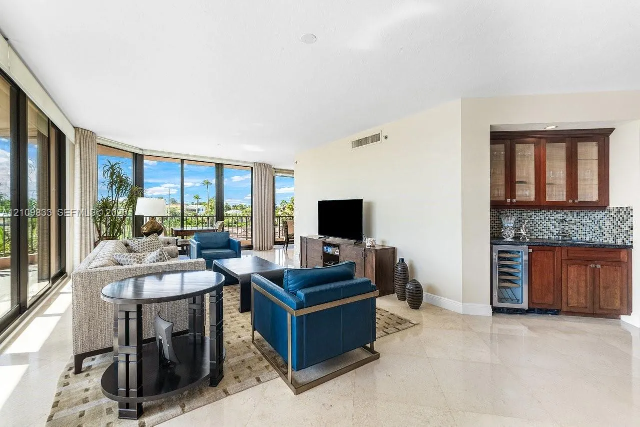 530 Ocean Drive #405