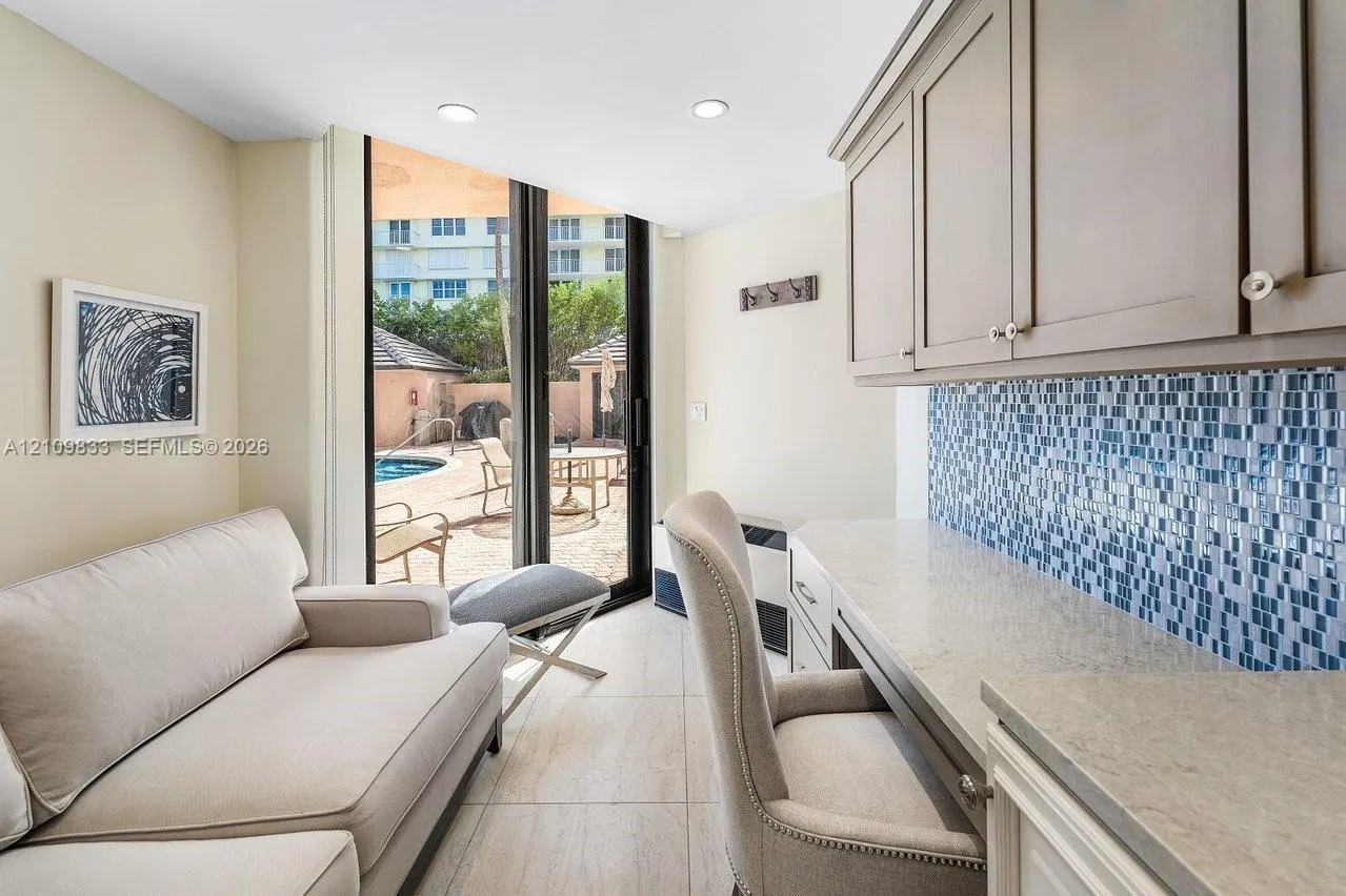 530 Ocean Drive #405