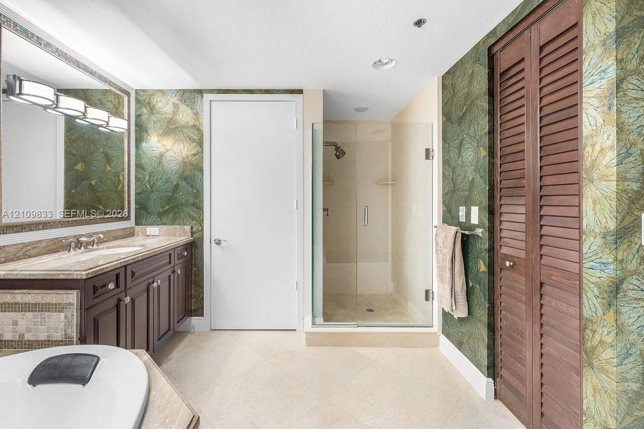 530 Ocean Drive #405
