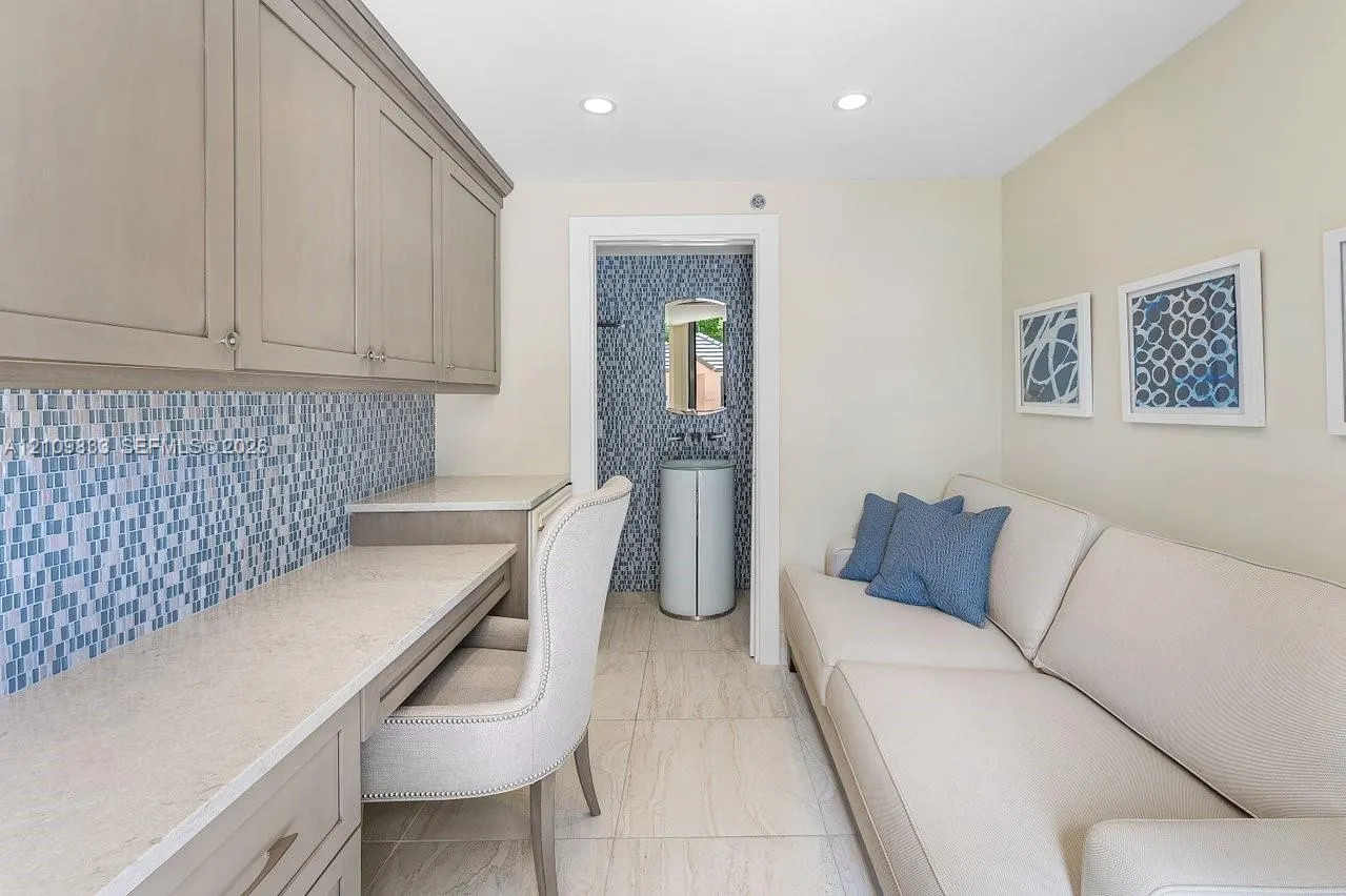 530 Ocean Drive #405