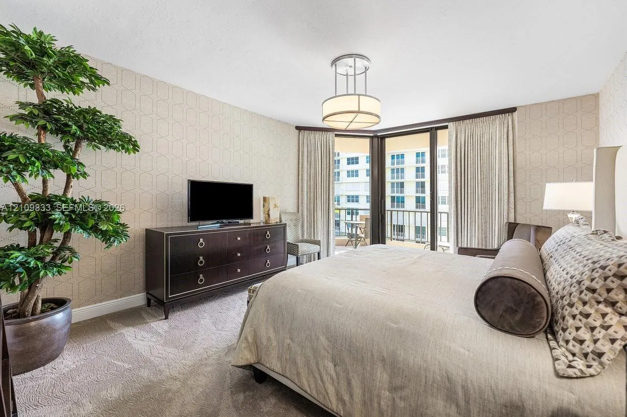 530 Ocean Drive #405