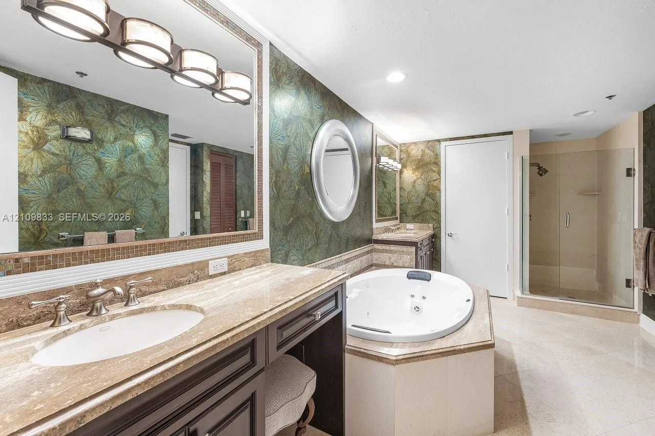 530 Ocean Drive #405