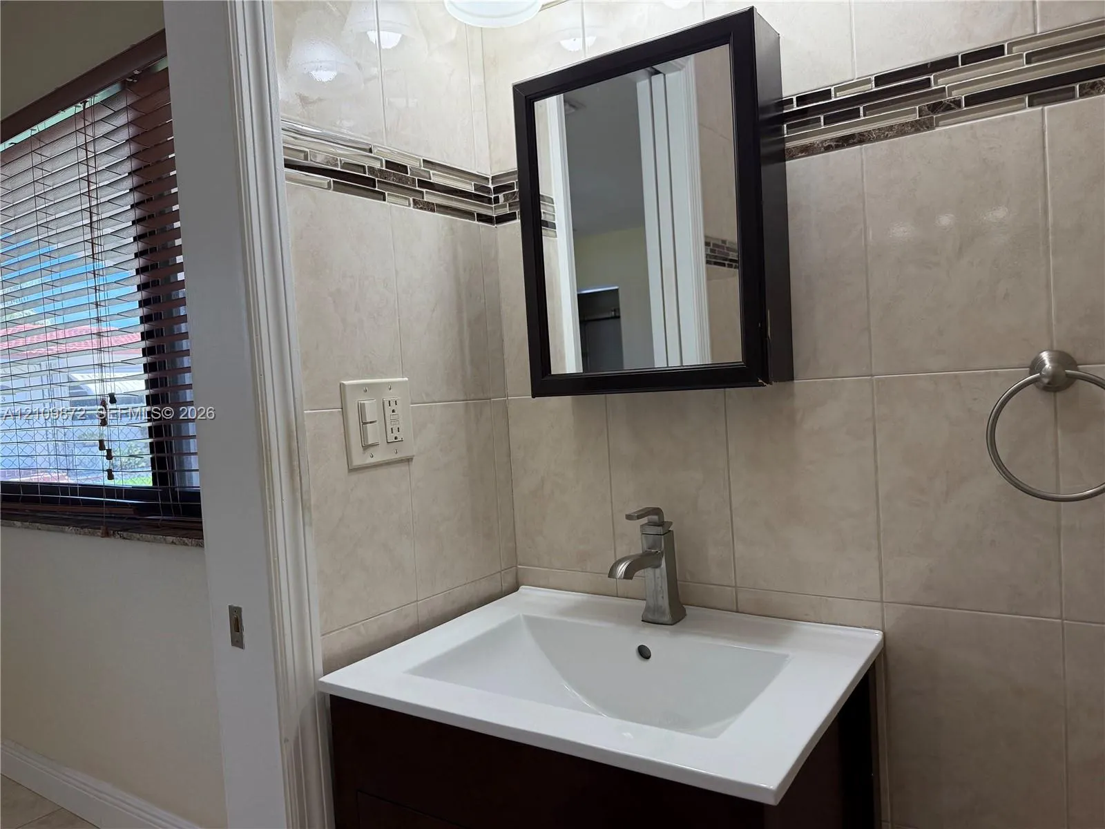 811 NE 10th Street #5
