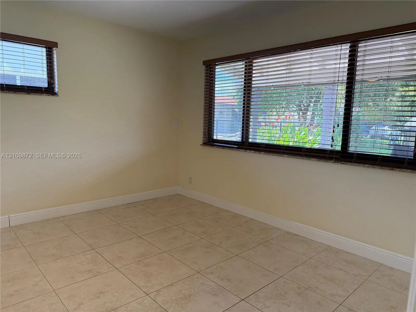 811 NE 10th Street #5