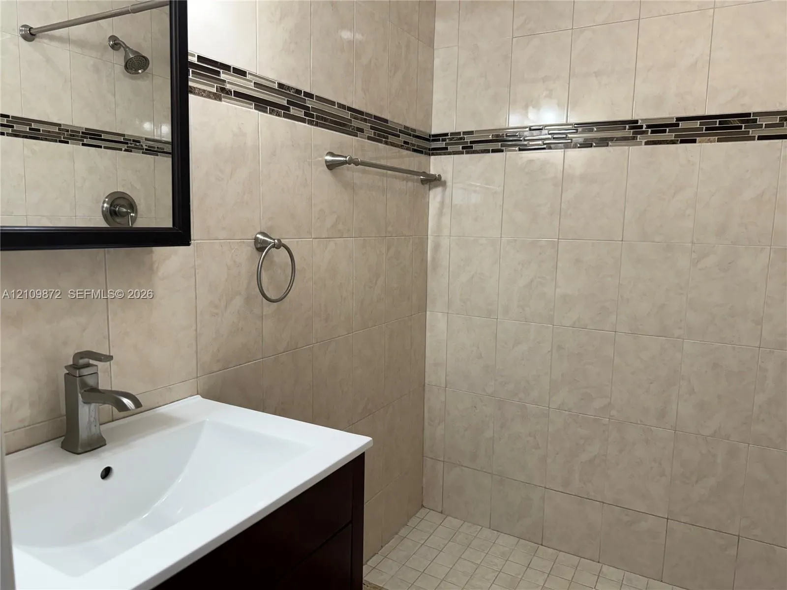 811 NE 10th Street #5