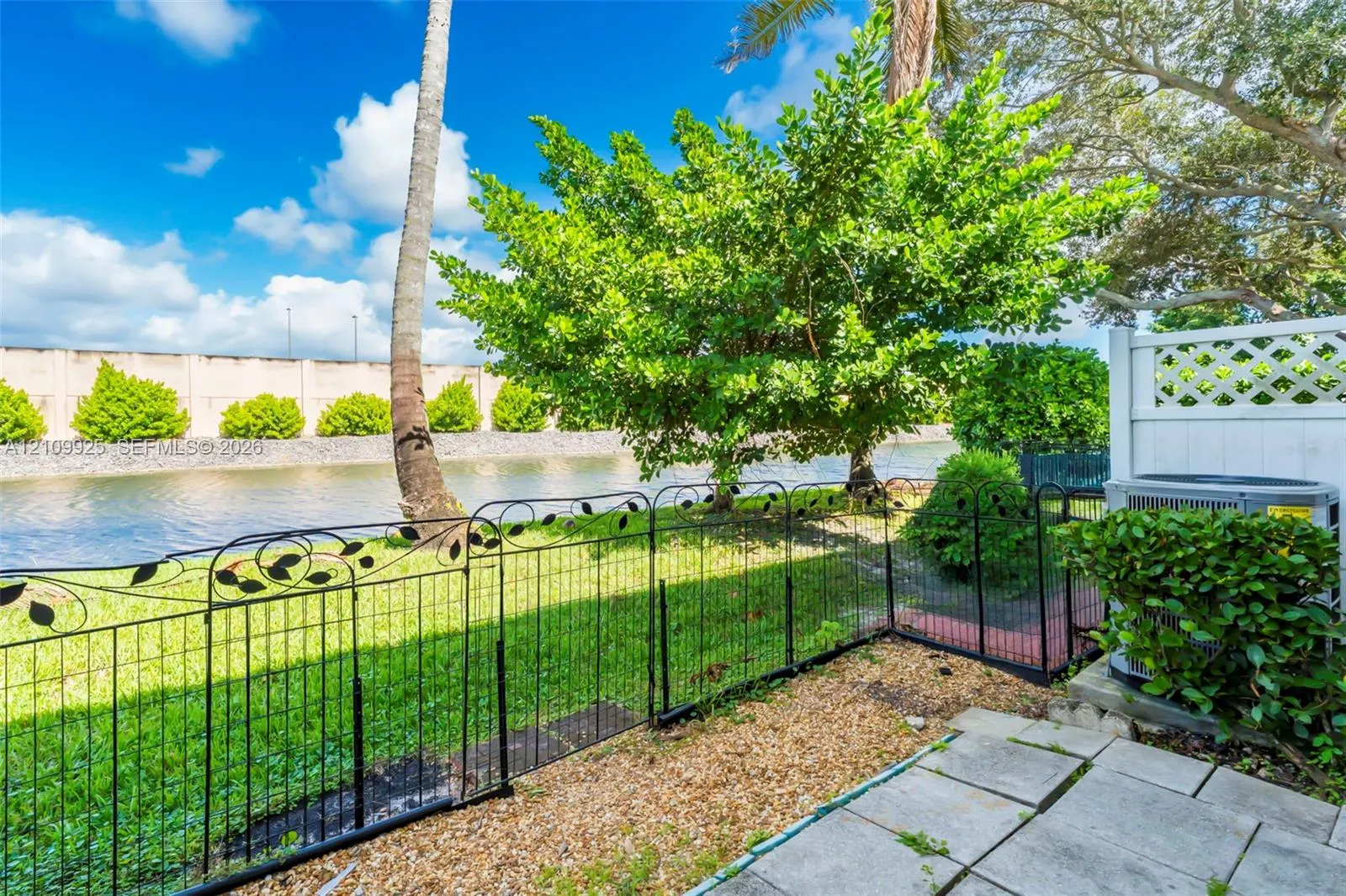 9807 NW 57th Manor