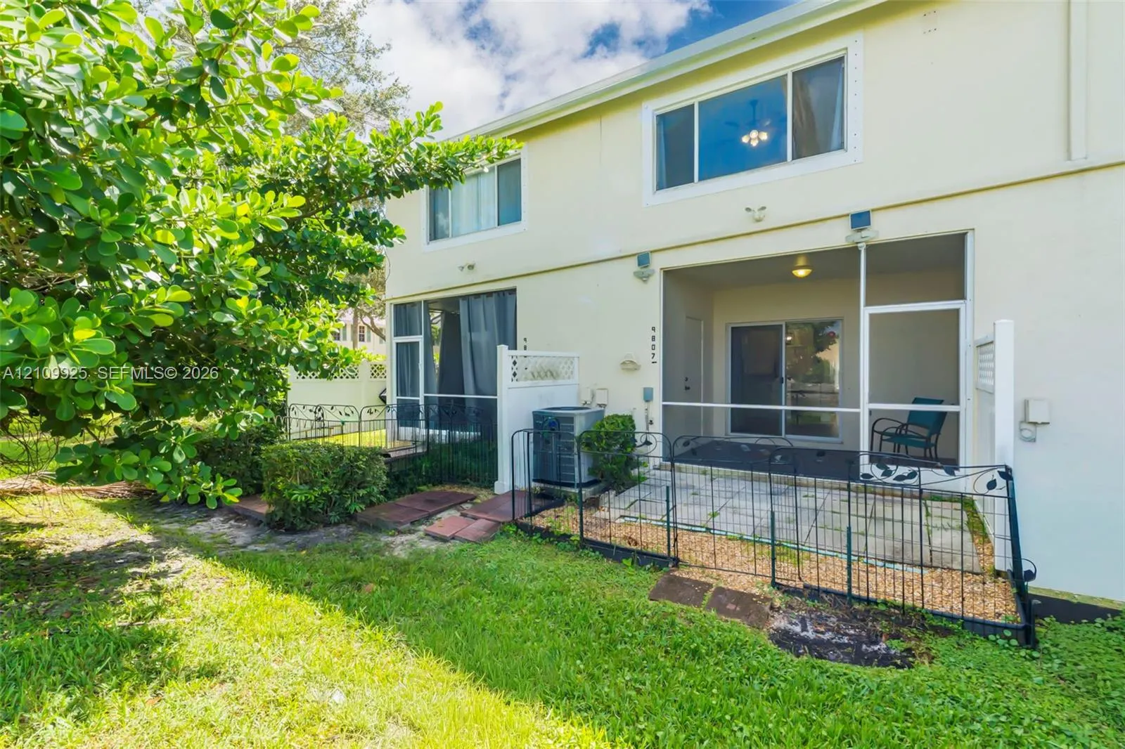 9807 NW 57th Manor