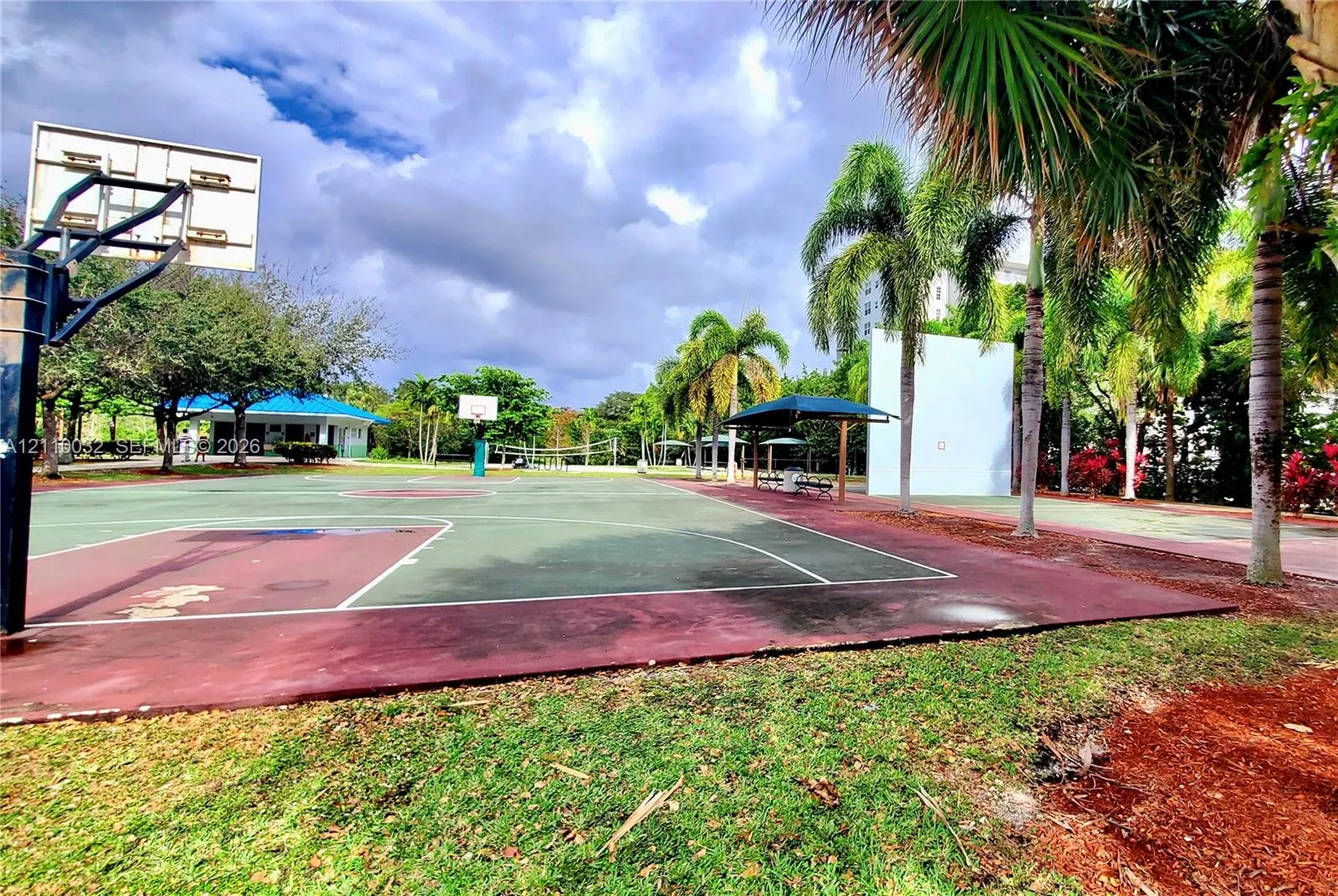 605 Oaks Drive #601