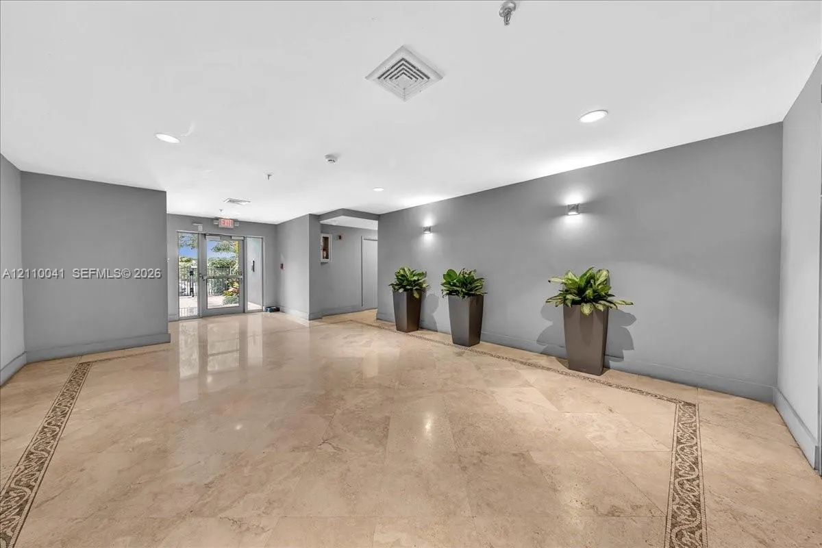 1610 Lenox Avenue #516