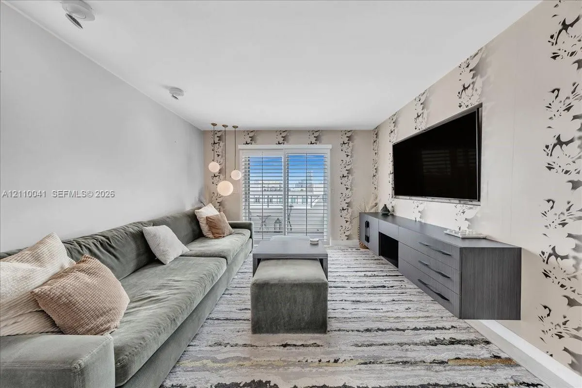 1610 Lenox Avenue #516