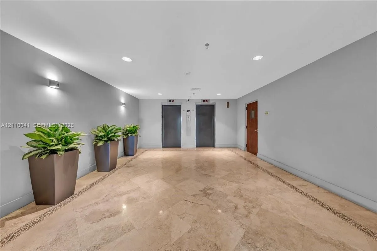 1610 Lenox Avenue #516