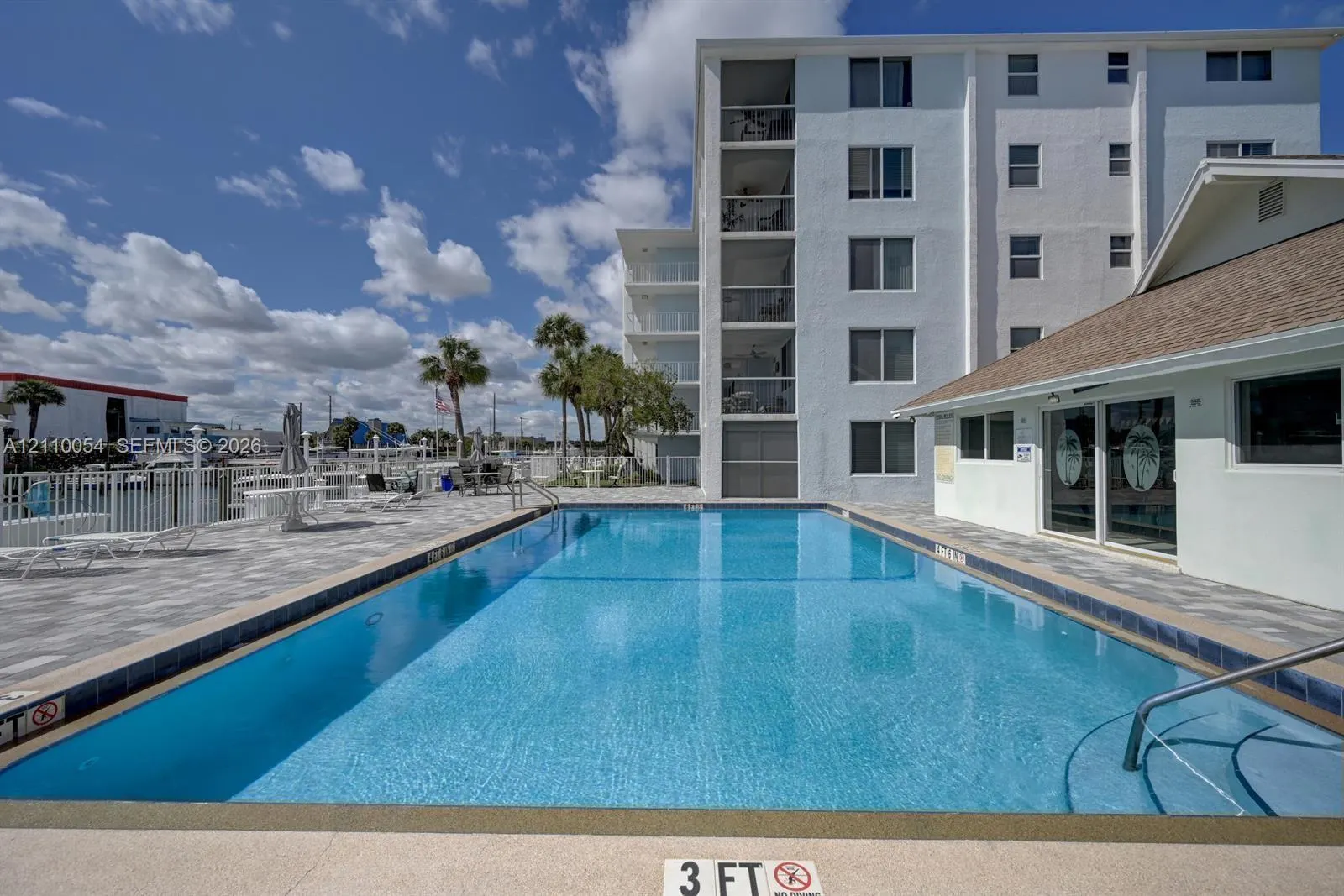 108 Paradise Harbour Boulevard #111