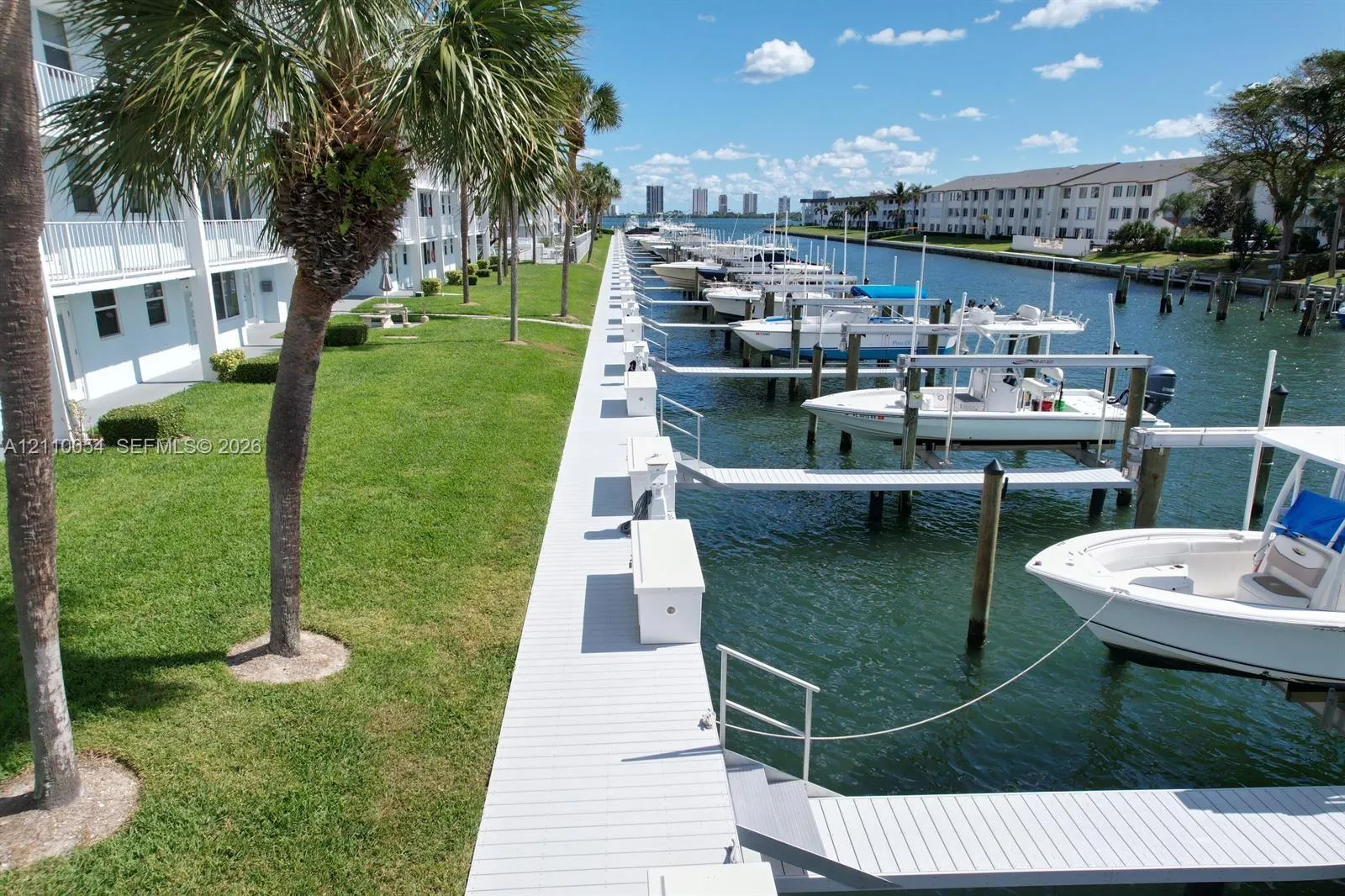 108 Paradise Harbour Boulevard #111