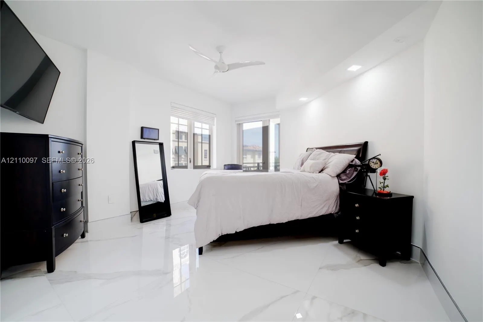3415 N Ocean Drive #401