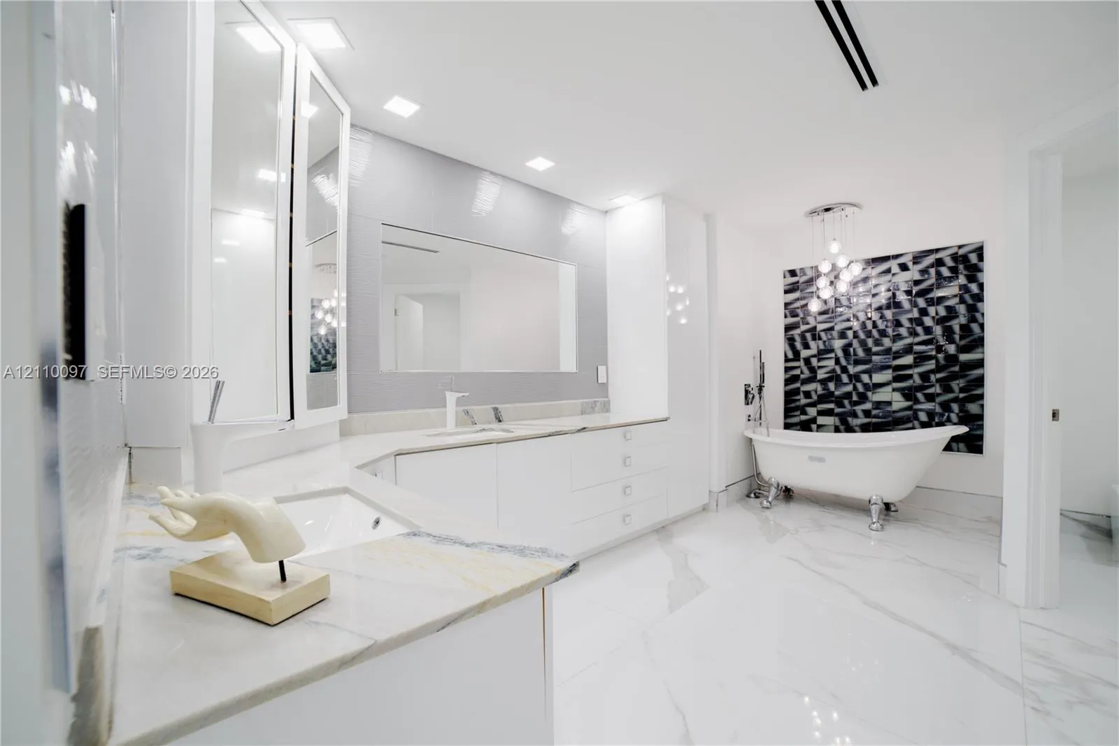 3415 N Ocean Drive #401