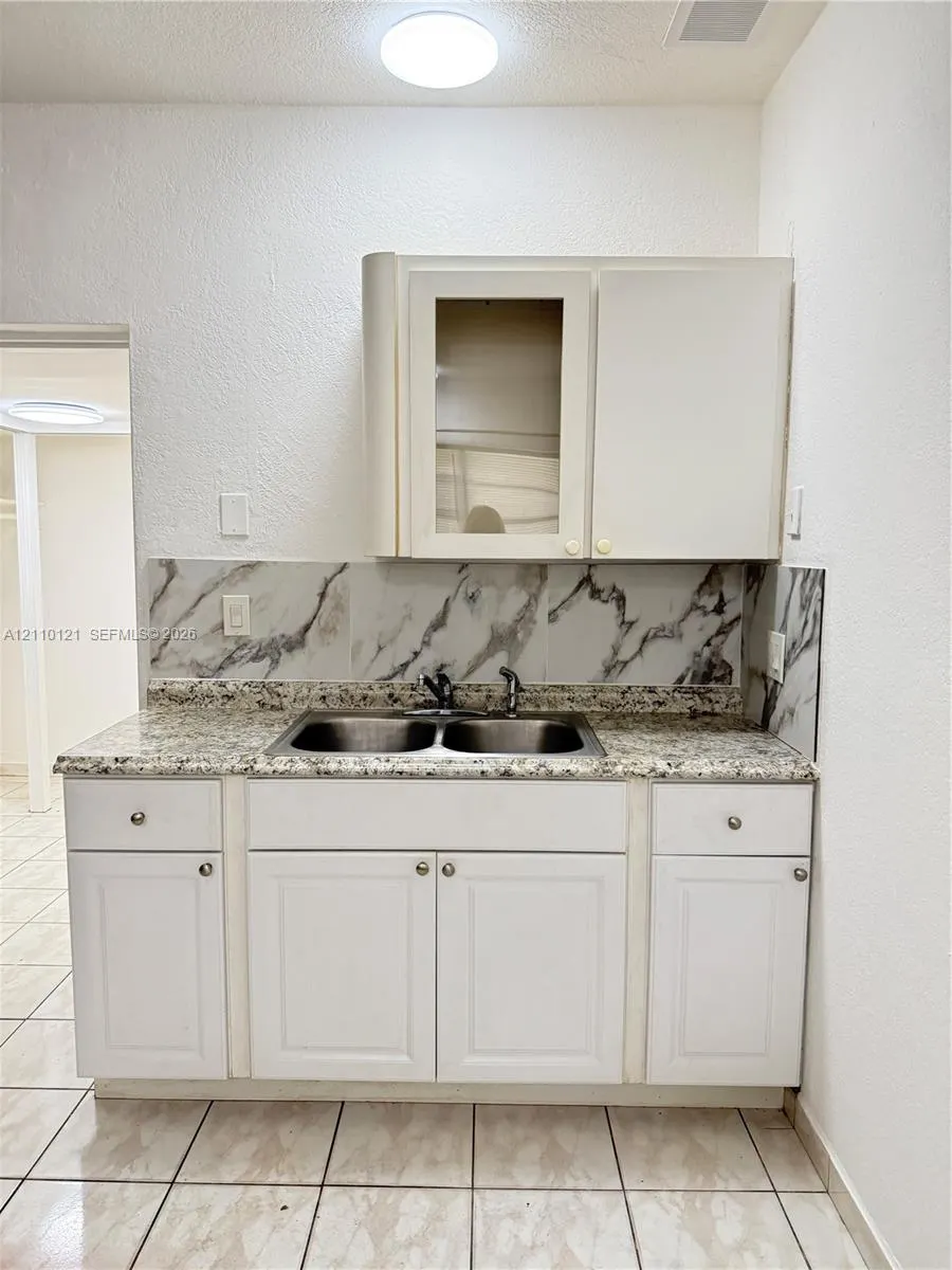 26 Diplomat Parkway #2206