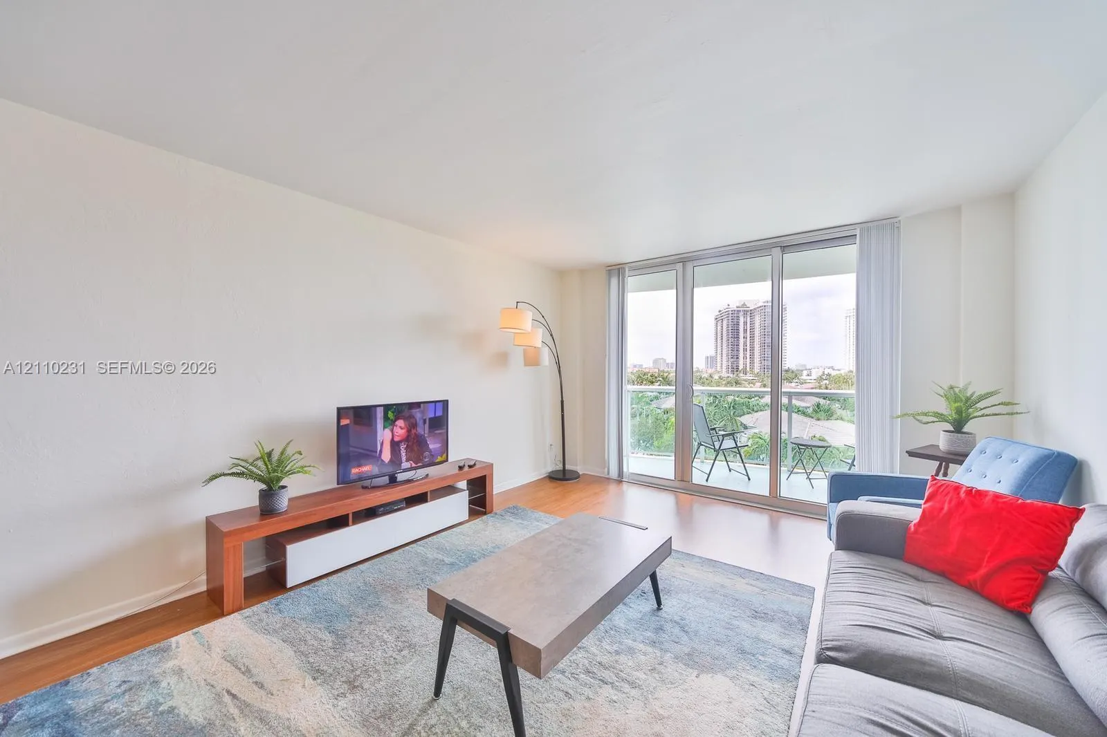 19370 Collins Avenue #622