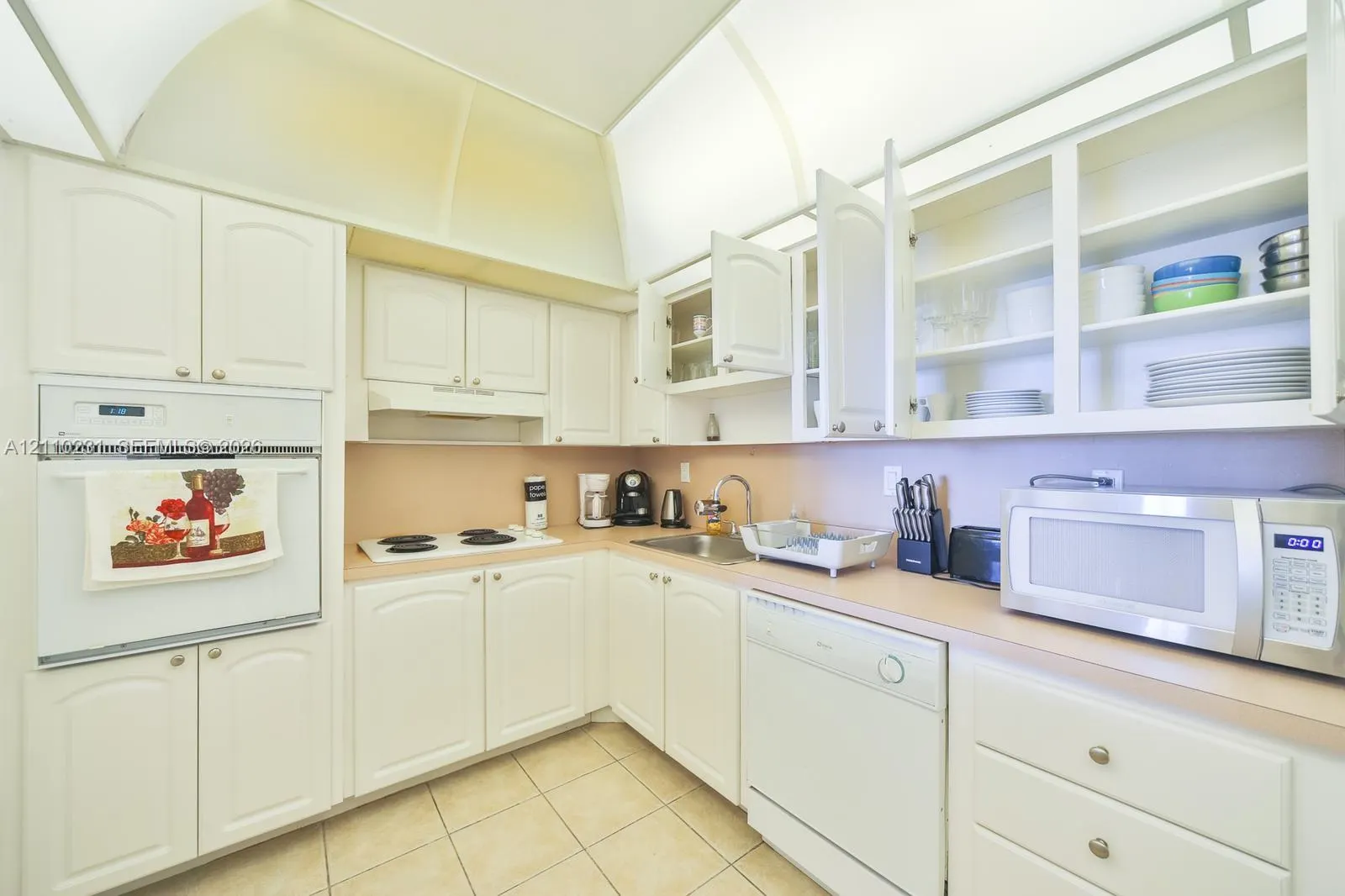 19370 Collins Avenue #622