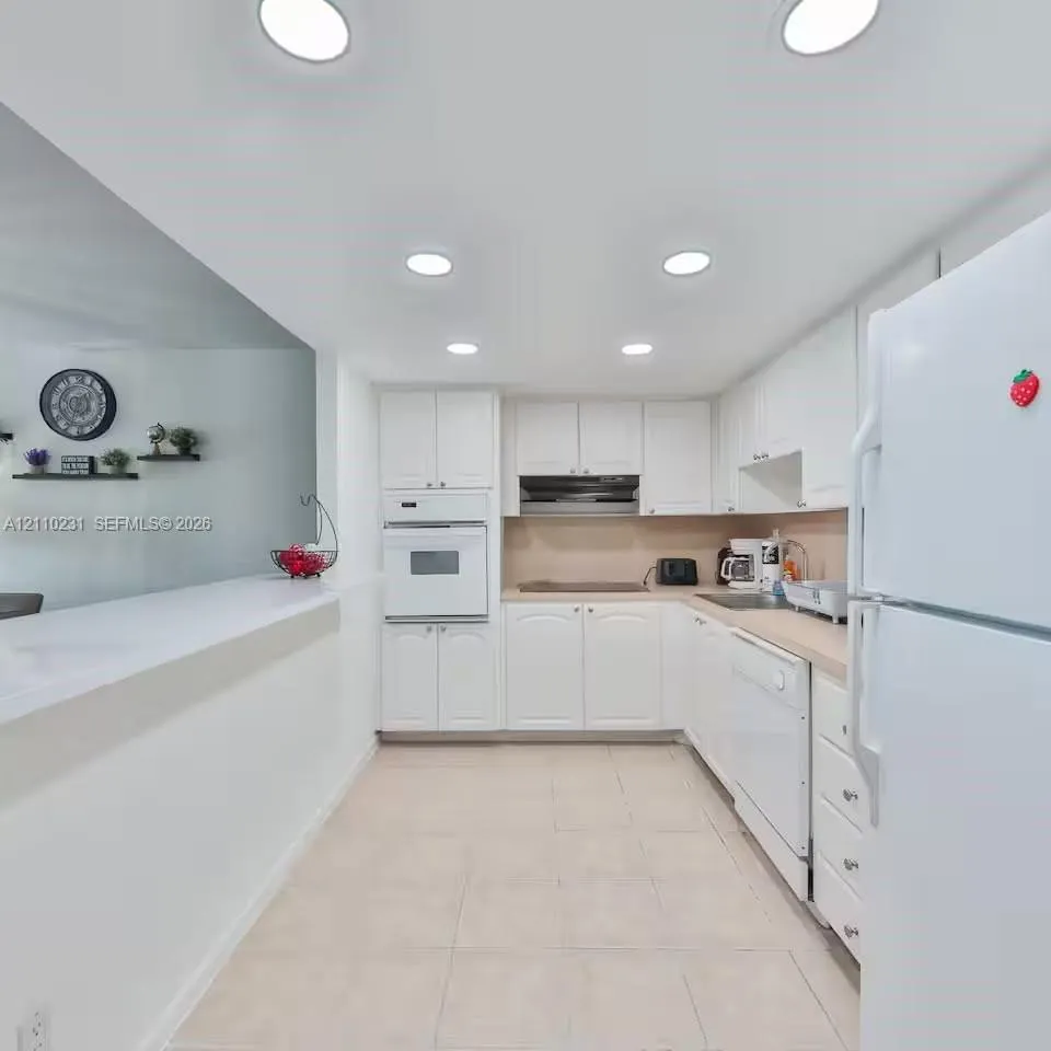 19370 Collins Avenue #622