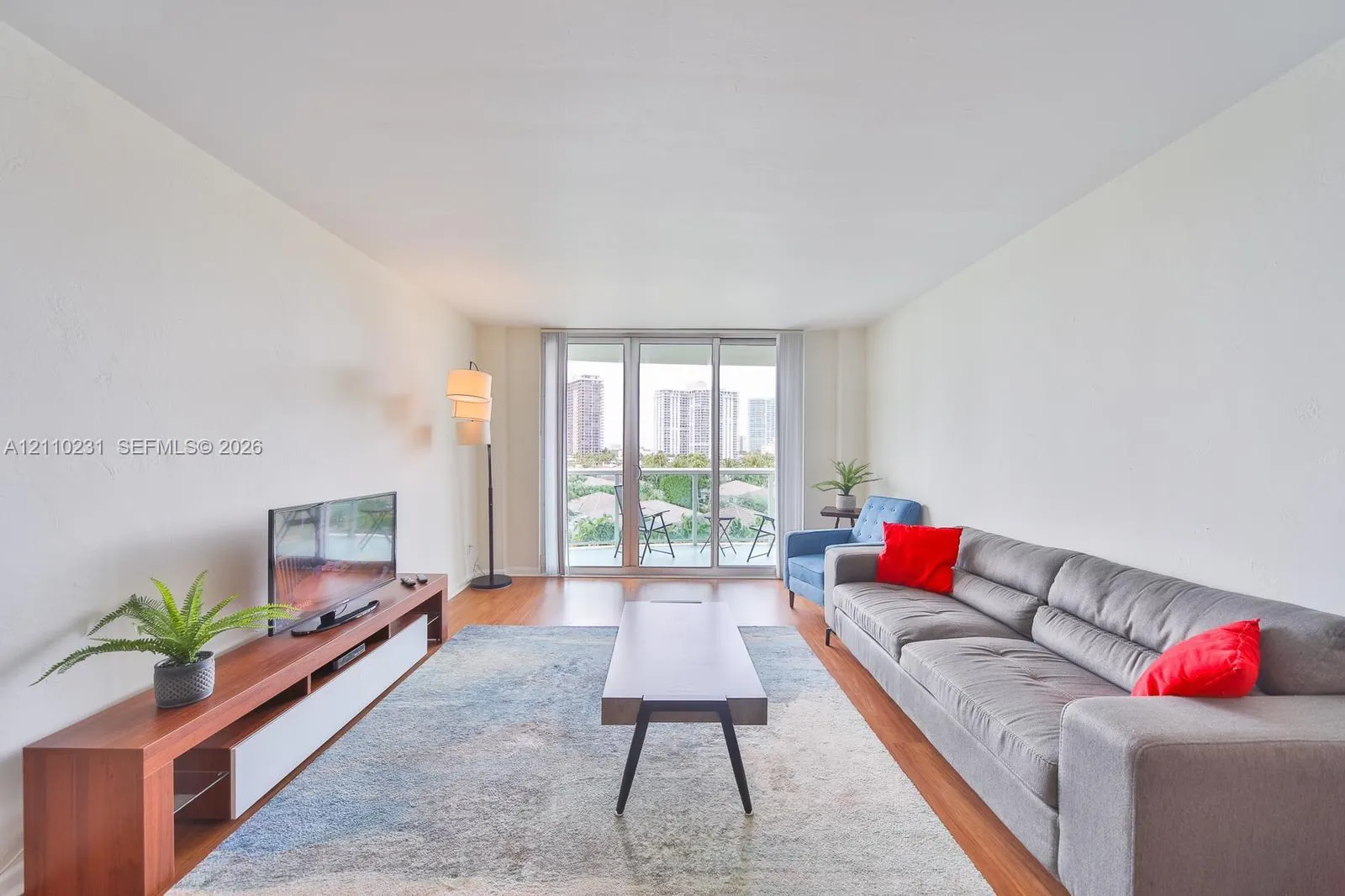 19370 Collins Avenue #622