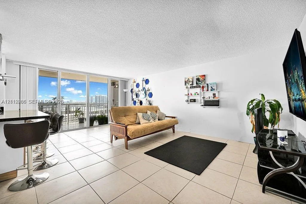 18041 Biscayne Boulevard #1201