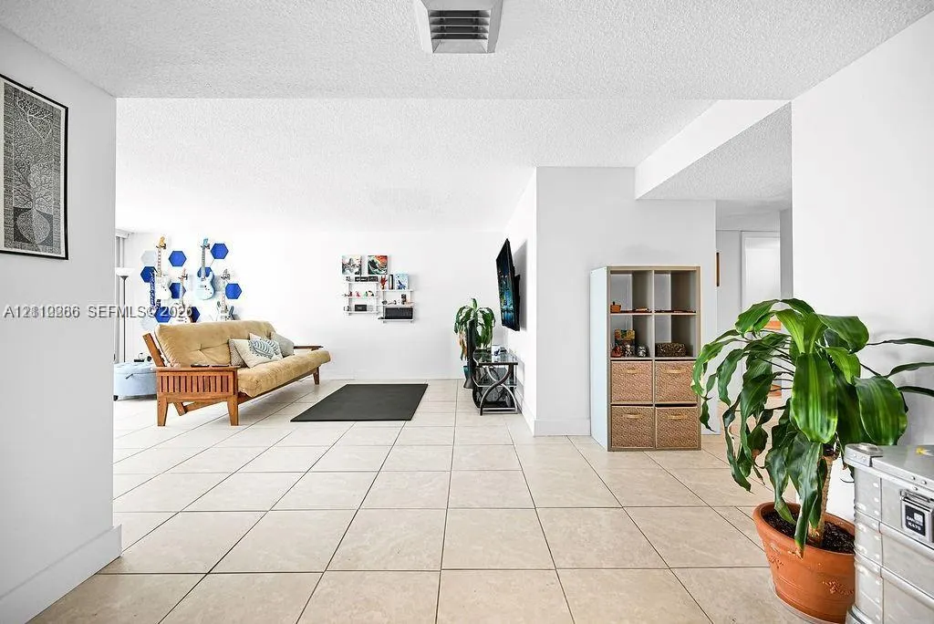 18041 Biscayne Boulevard #1201
