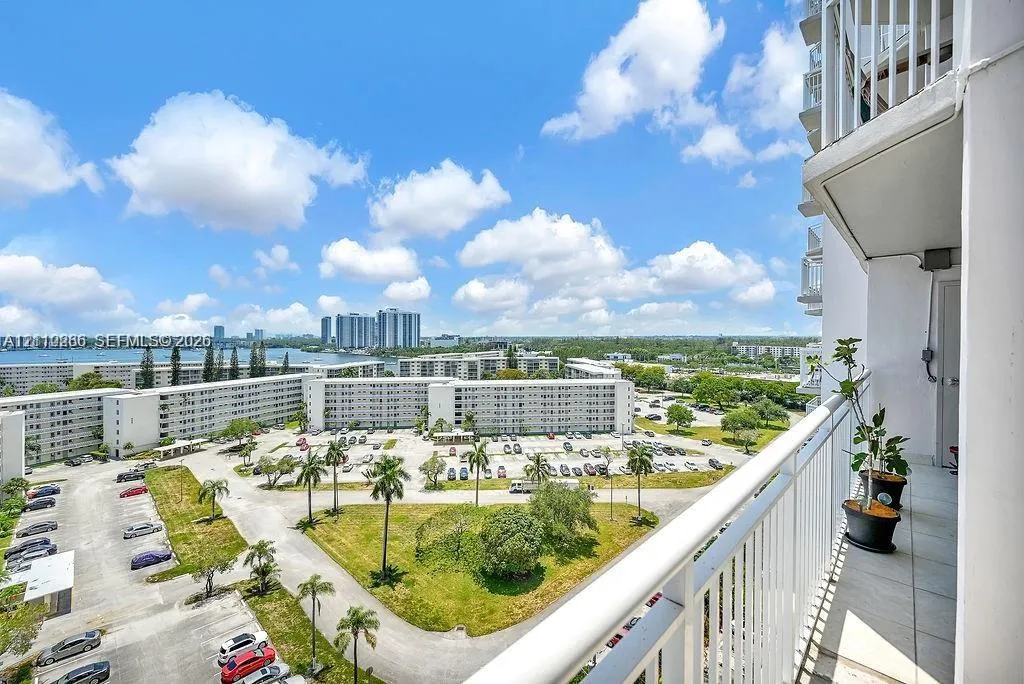 18041 Biscayne Boulevard #1201