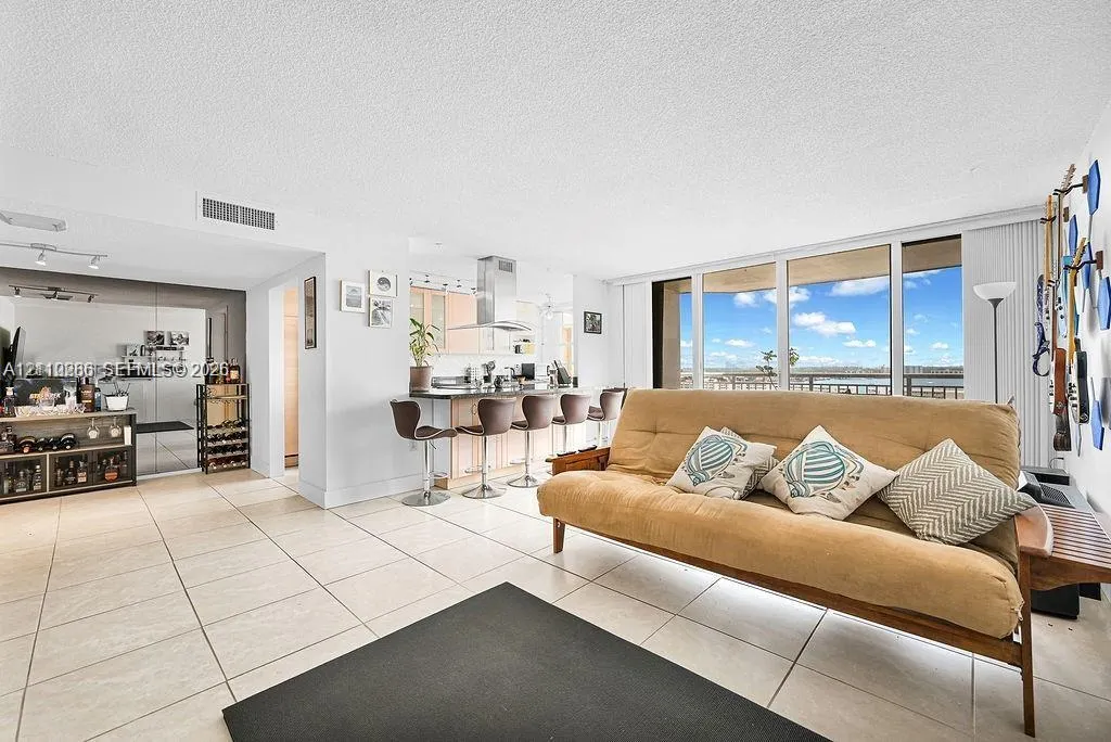 18041 Biscayne Boulevard #1201