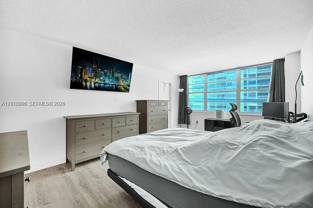 18041 Biscayne Boulevard #1201