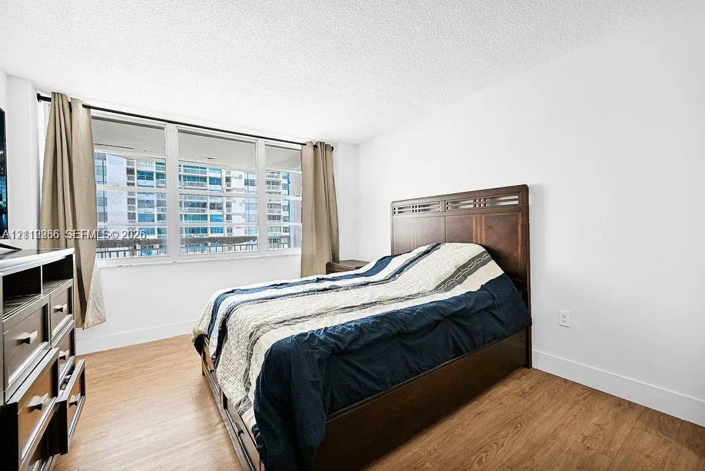 18041 Biscayne Boulevard #1201