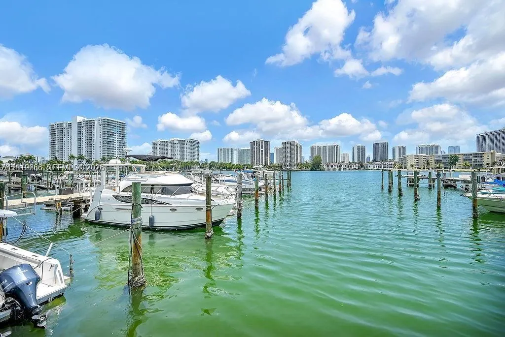 18041 Biscayne Boulevard #1201