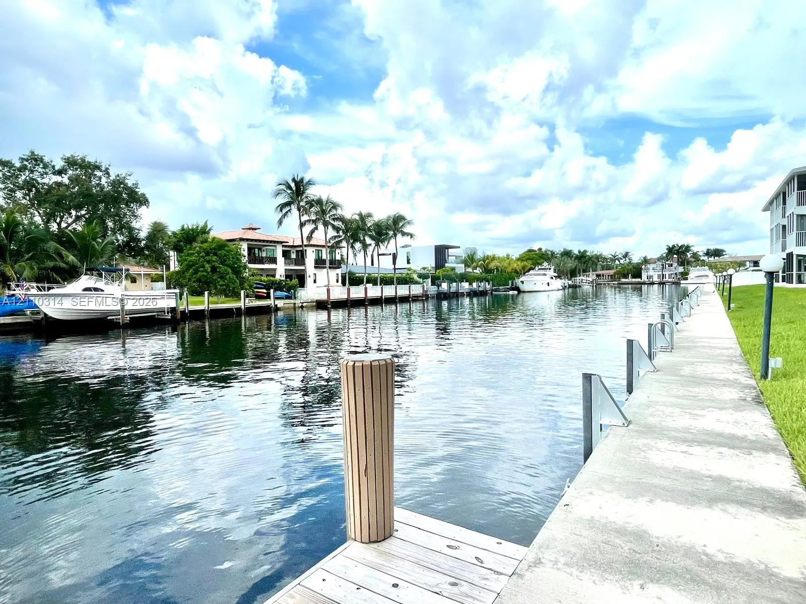 465 Paradise Isle Boulevard #101